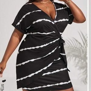 President Day Sale ❤ NWOT. Batwing sleeve, knot side tie, wrap dress. Size 16